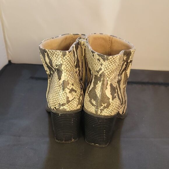 SOUL NATURALIZER COWBOY ANKLE POINTED TOE SIDE ZIPPER CHUNKY BLOCK HEEL BOOT - Picture 5 of 15